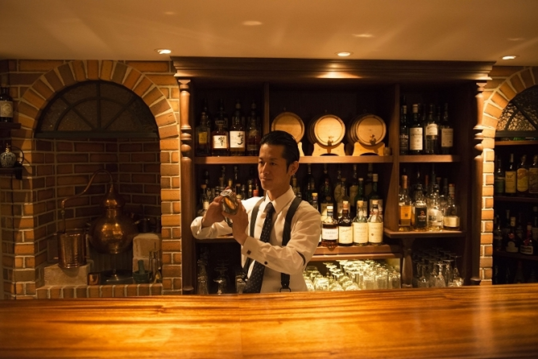 修業先は大阪の名門とロンドン。
日本×英国流のハイブリッドバー。
＜前編＞
