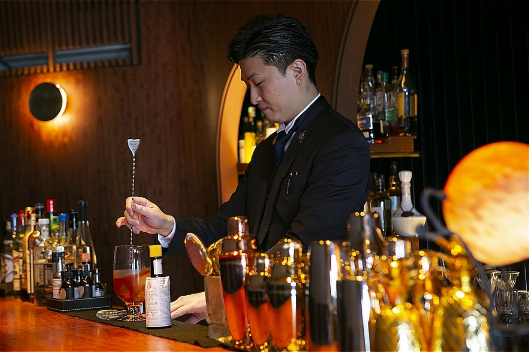 PENDULUM CLOCK：
「ジンレーン」がバー好きの天国に！？
歴史を転化した非日常の世界へ。
＜前編＞
