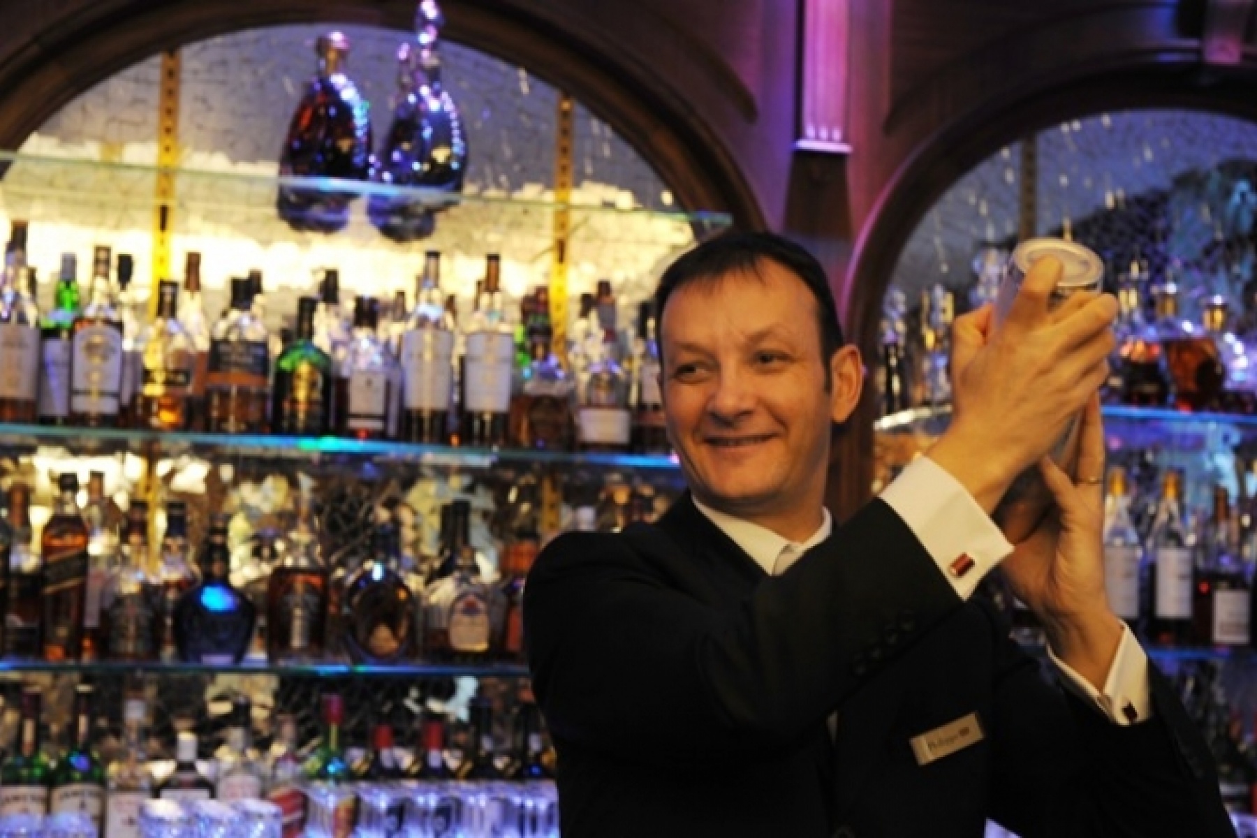 パリのホテル・ドゥ・クリヨン発
「飲むパルファン」の秘密に迫る。
＜前編＞
