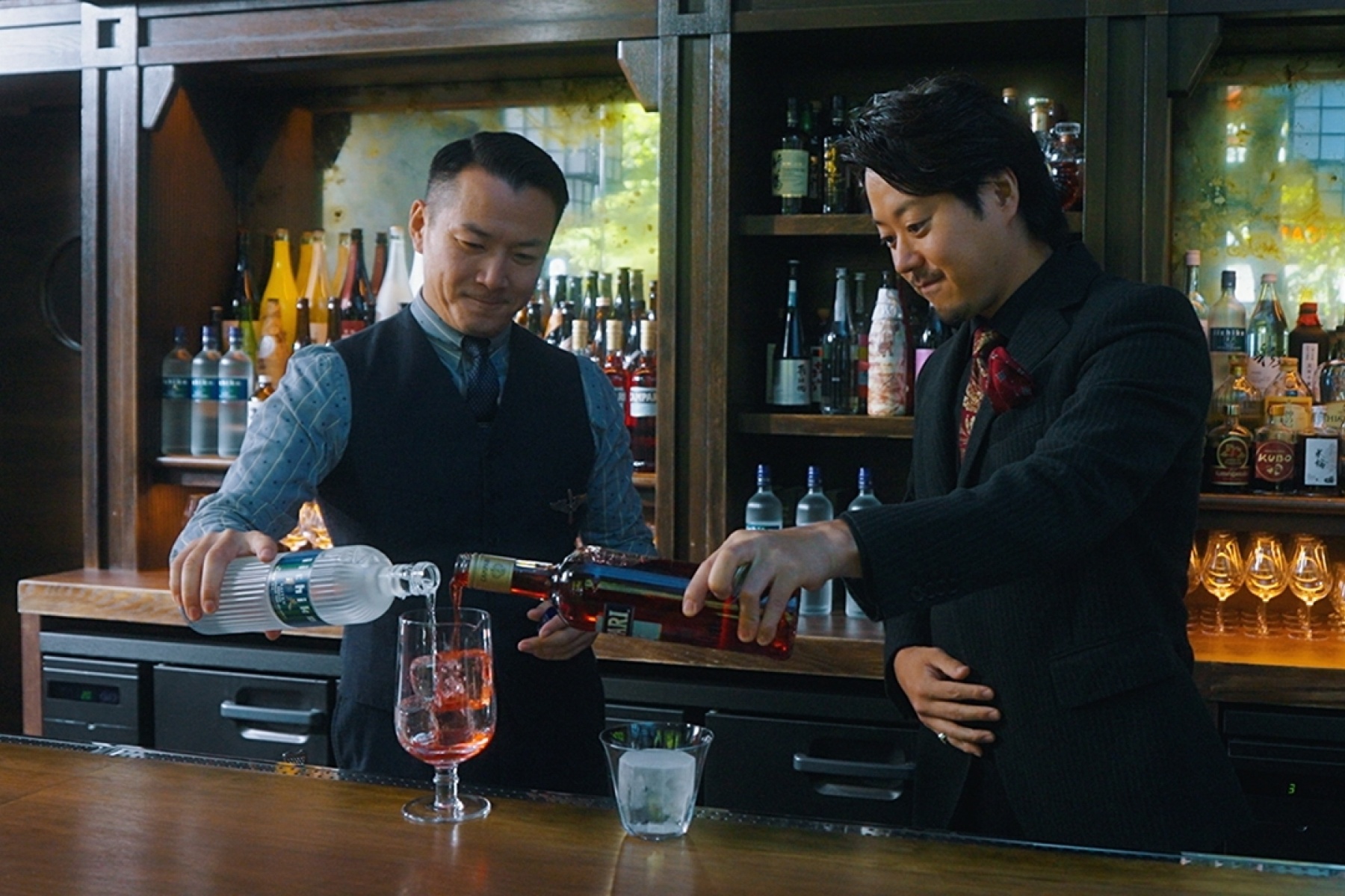 「カンパリ」×「iichiko彩天」
和洋の垣根を超えた「麹ネグローニ」！
