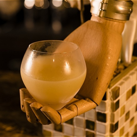 オン・ハー・パーム