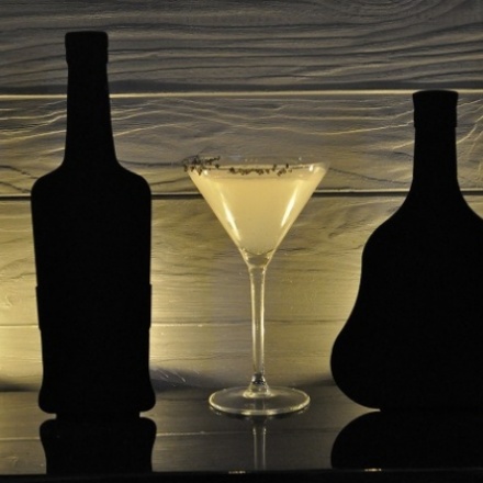 ホワイト・シャドー