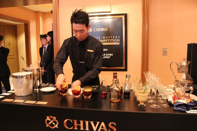 シーバス ラグジュアリー パンチ(写真右端)Chivas Luxury Punch